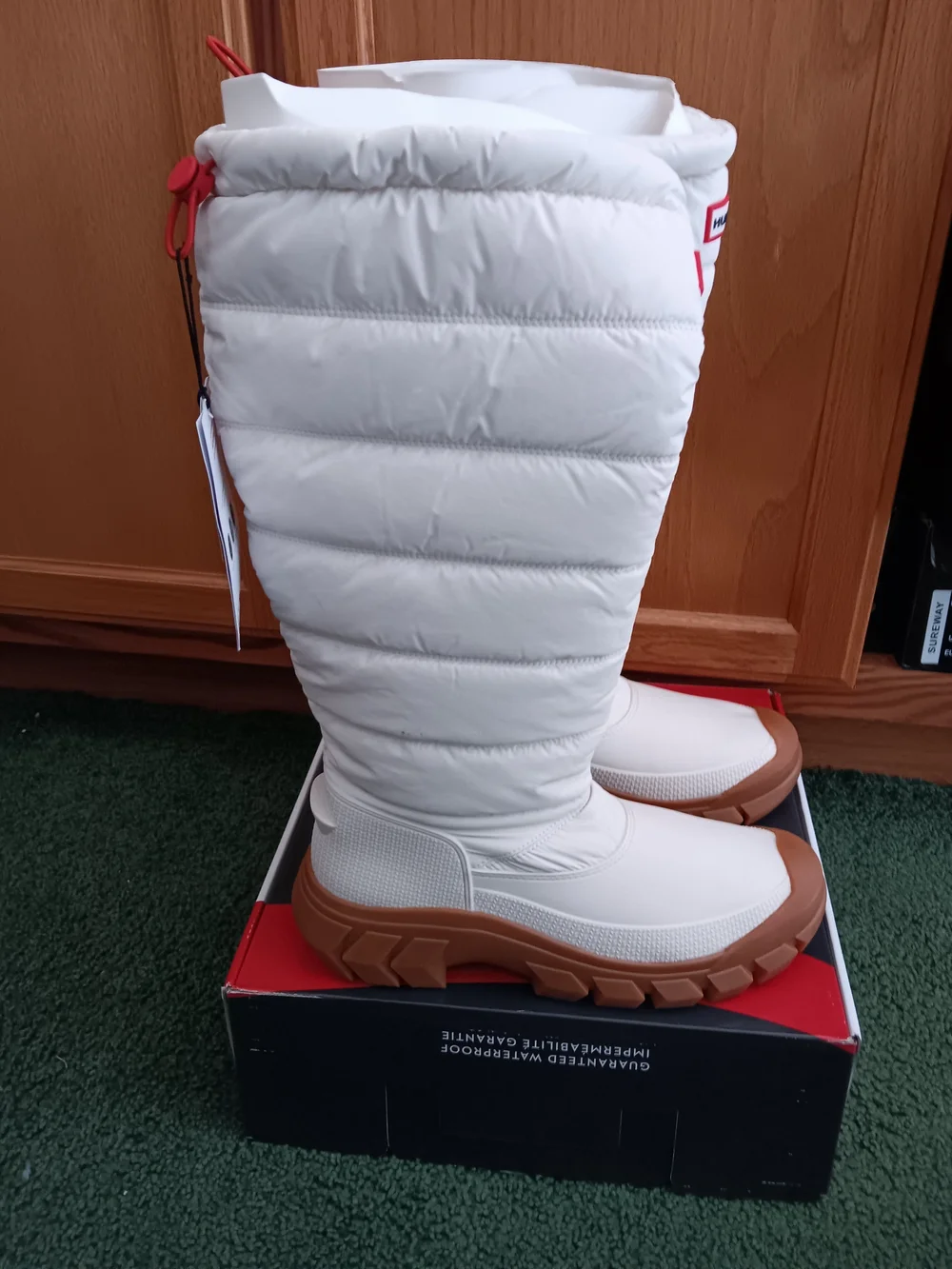 Womens Hunter Snow Boots Knee High. Insulated Warmth. Size 9